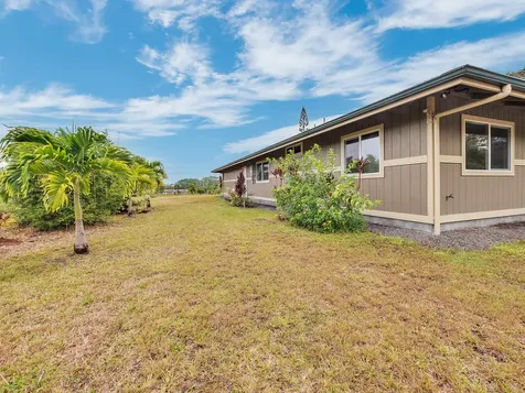 15-1606 16th Avenue Keaau HI 96749
