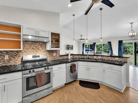 15-1606 16th Avenue Keaau HI 96749