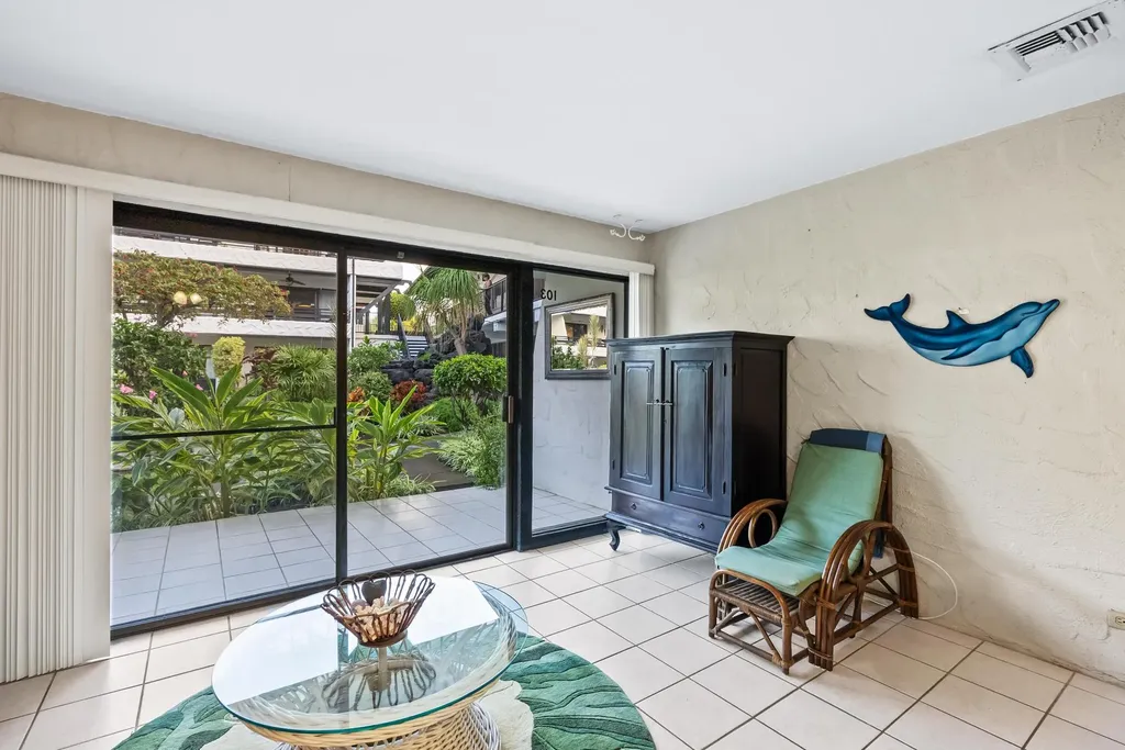 75-6082 Alii Drive Kailua-kona HI 96740