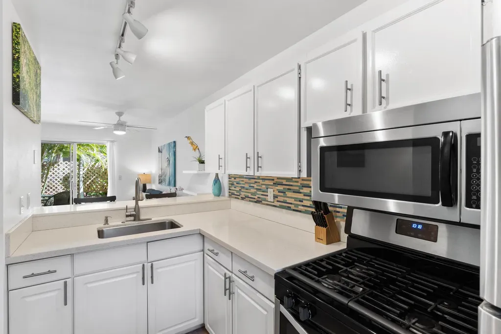 75-6008 Alii Drive Kailua-kona HI 96740