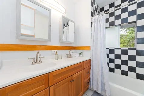 2048 Kalanianaole Street Hilo HI 96720