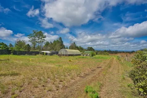 11-1984 Ohialani Road Volcano HI 96785
