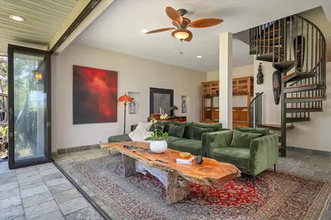 95-4667 Hawaii Belt Road Naalehu HI 96772