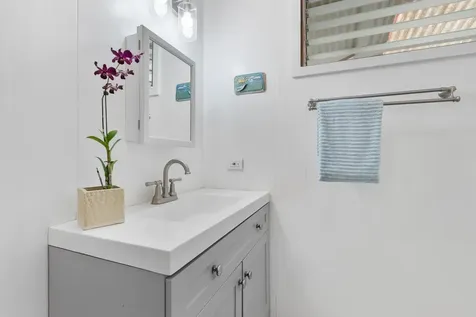 414-a Mohouli Street Hilo HI 96720