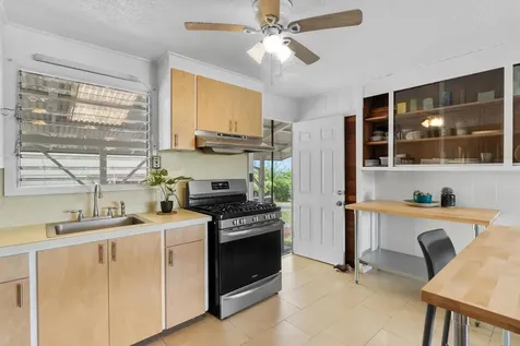 414-a Mohouli Street Hilo HI 96720