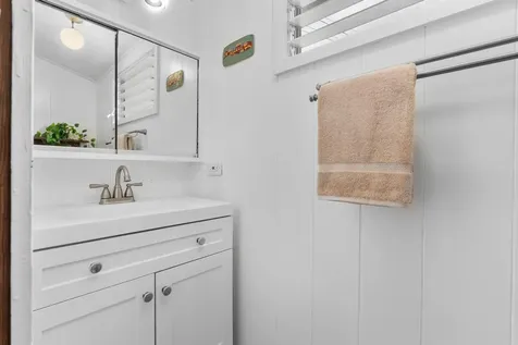 414-a Mohouli Street Hilo HI 96720