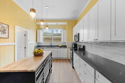 95-4968 Mamalahoa Highway Naalehu HI 96772