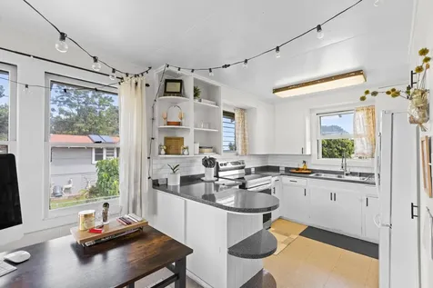 527 Iwalani Street Hilo HI 96720