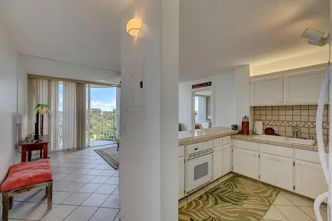 101 Aupuni Street Hilo HI 96720