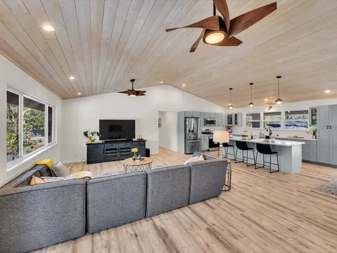 15-2043 4th Avenue Keaau HI 96749