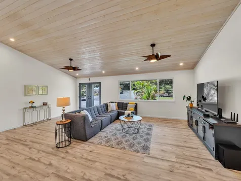 15-2043 4th Avenue Keaau HI 96749