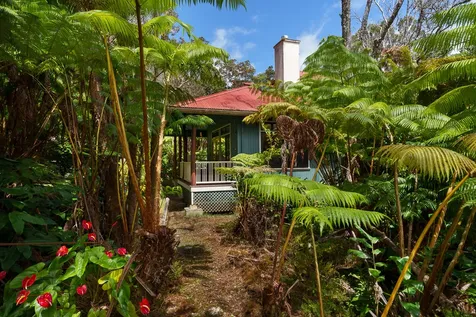 19-3975 Laukapu Avenue Volcano HI 96785