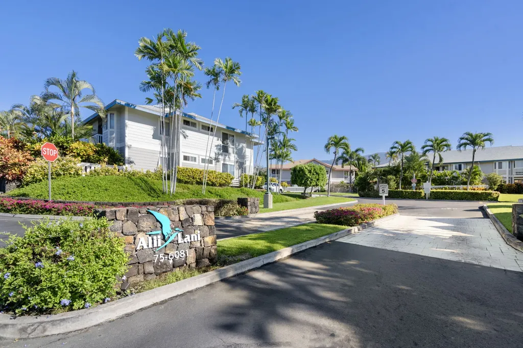 75-6081 Alii Drive Kailua-kona HI 96740