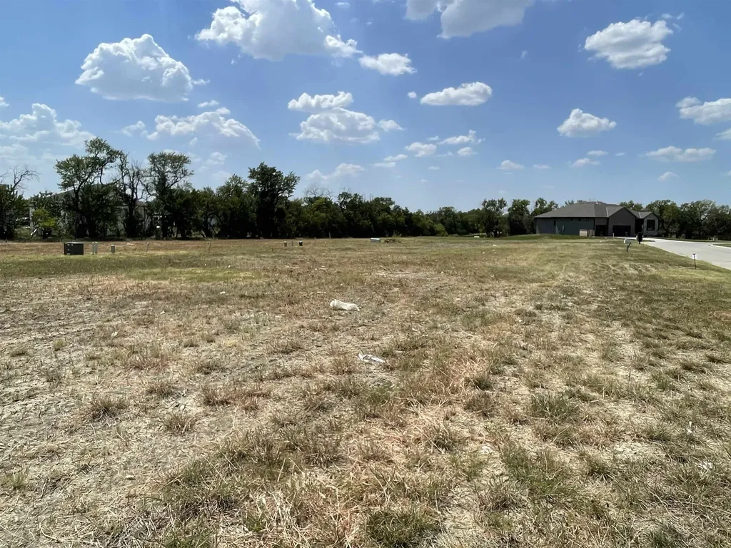 8385 E Summerside Place Bel Aire KS 67226