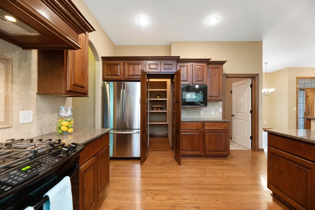 829 Crescent Lakes Circle Andover KS 67002