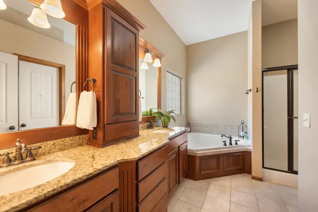 829 Crescent Lakes Circle Andover KS 67002