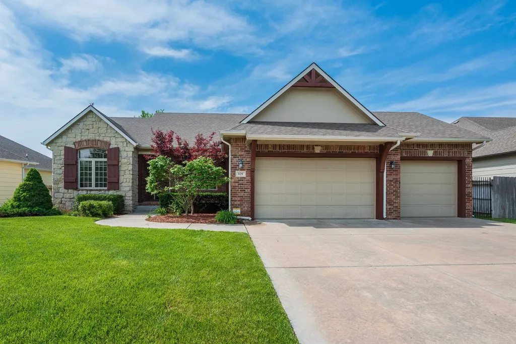 829 Crescent Lakes Circle Andover KS 67002