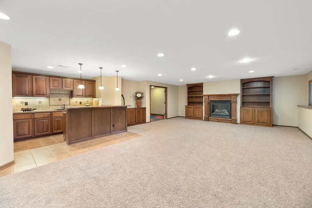 829 Crescent Lakes Circle Andover KS 67002