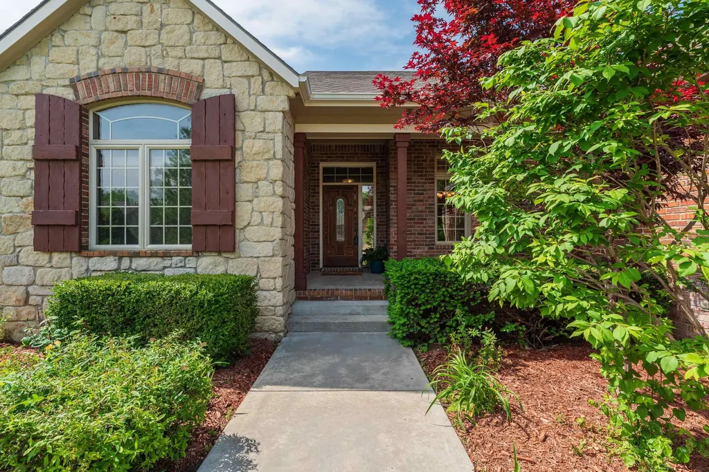 829 Crescent Lakes Circle Andover KS 67002