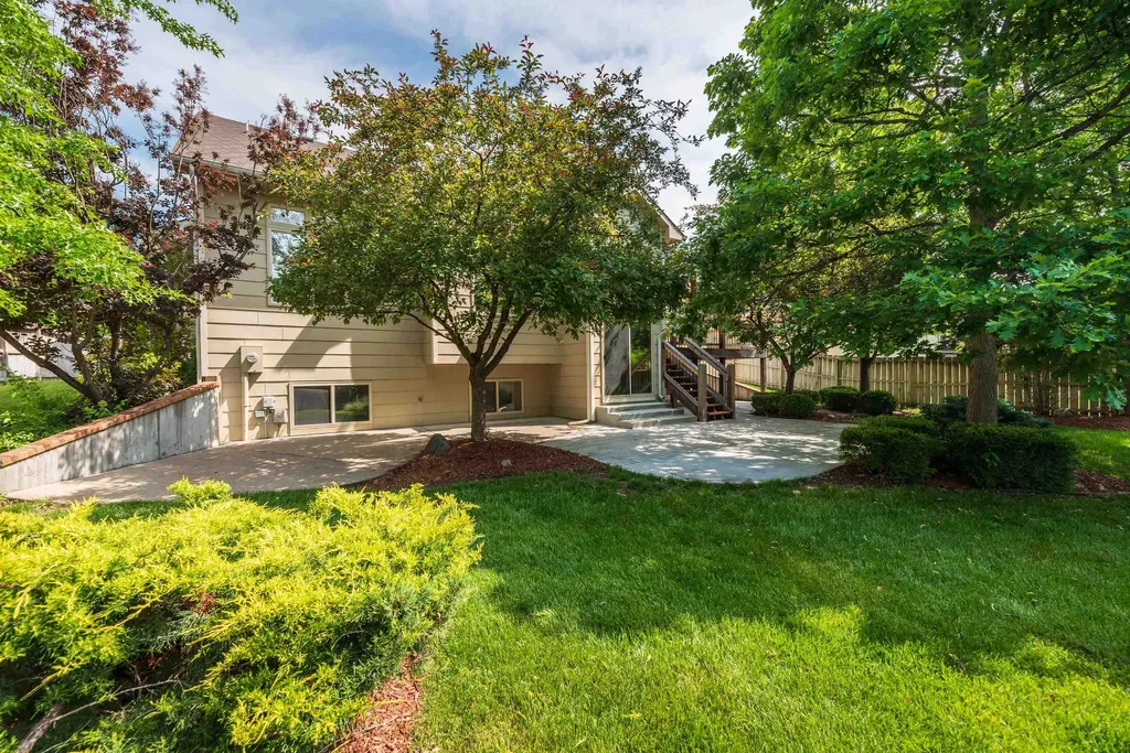 829 Crescent Lakes Circle Andover KS 67002