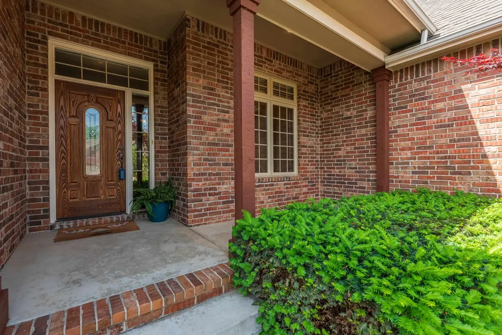 829 Crescent Lakes Circle Andover KS 67002