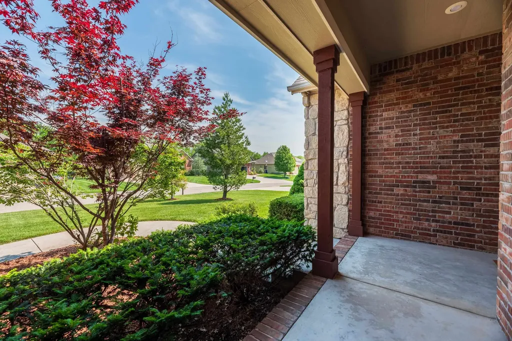 829 Crescent Lakes Circle Andover KS 67002