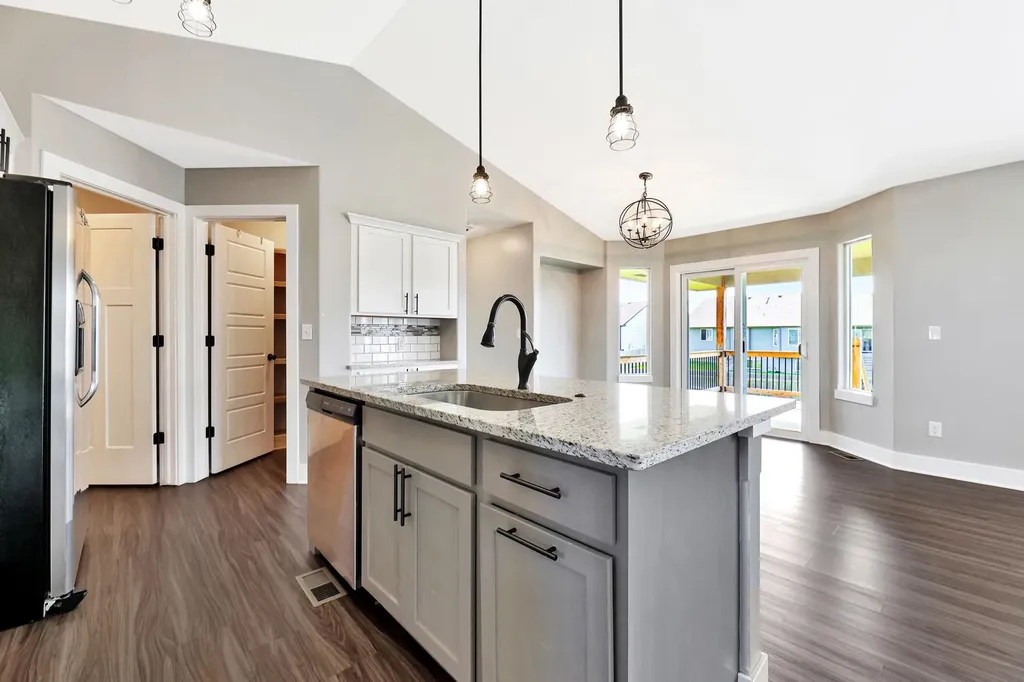 5381 N Pebblecreek Street Bel Aire KS 67226
