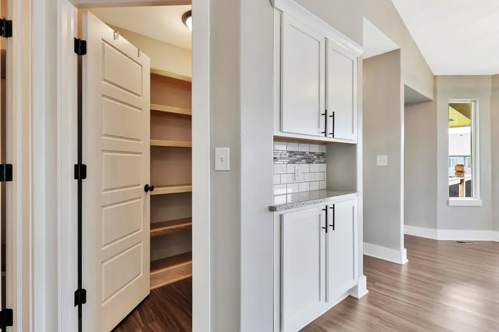 5381 N Pebblecreek Street Bel Aire KS 67226