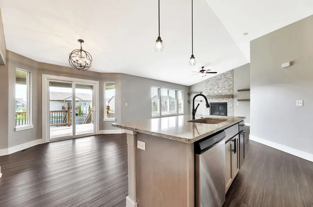 5381 N Pebblecreek Street Bel Aire KS 67226