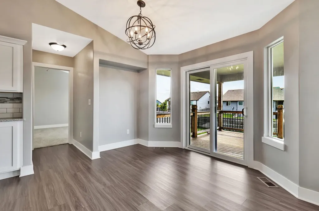 5381 N Pebblecreek Street Bel Aire KS 67226