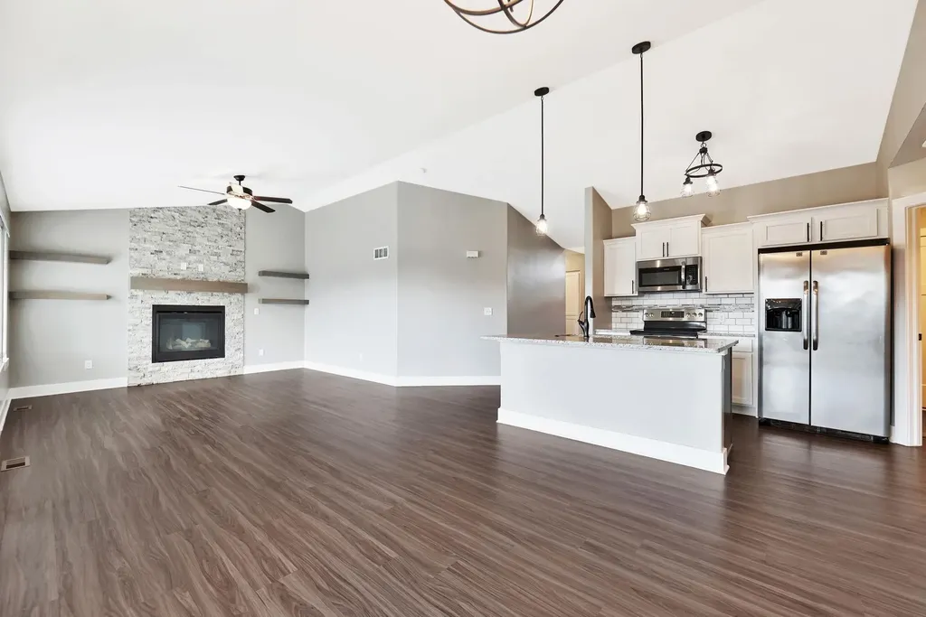 5381 N Pebblecreek Street Bel Aire KS 67226
