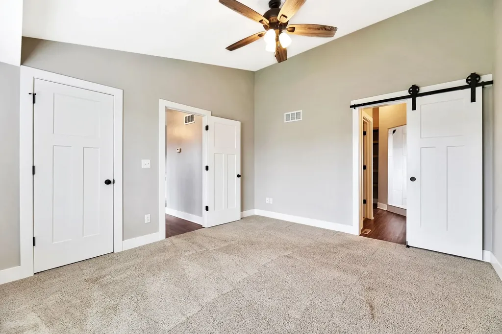5381 N Pebblecreek Street Bel Aire KS 67226
