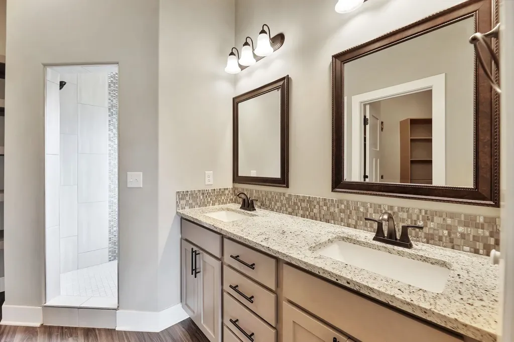 5381 N Pebblecreek Street Bel Aire KS 67226