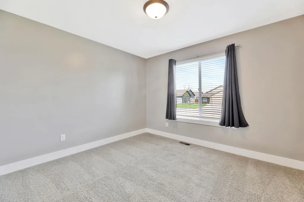 5381 N Pebblecreek Street Bel Aire KS 67226