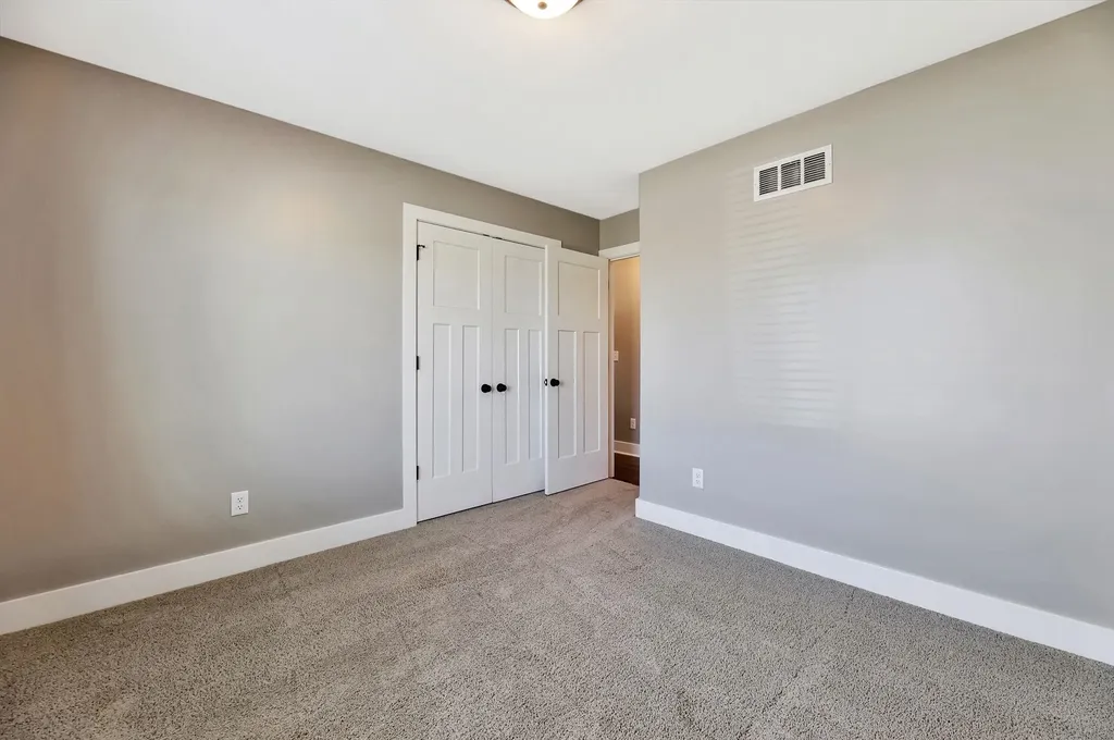 5381 N Pebblecreek Street Bel Aire KS 67226