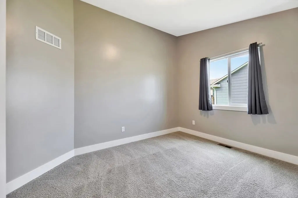 5381 N Pebblecreek Street Bel Aire KS 67226