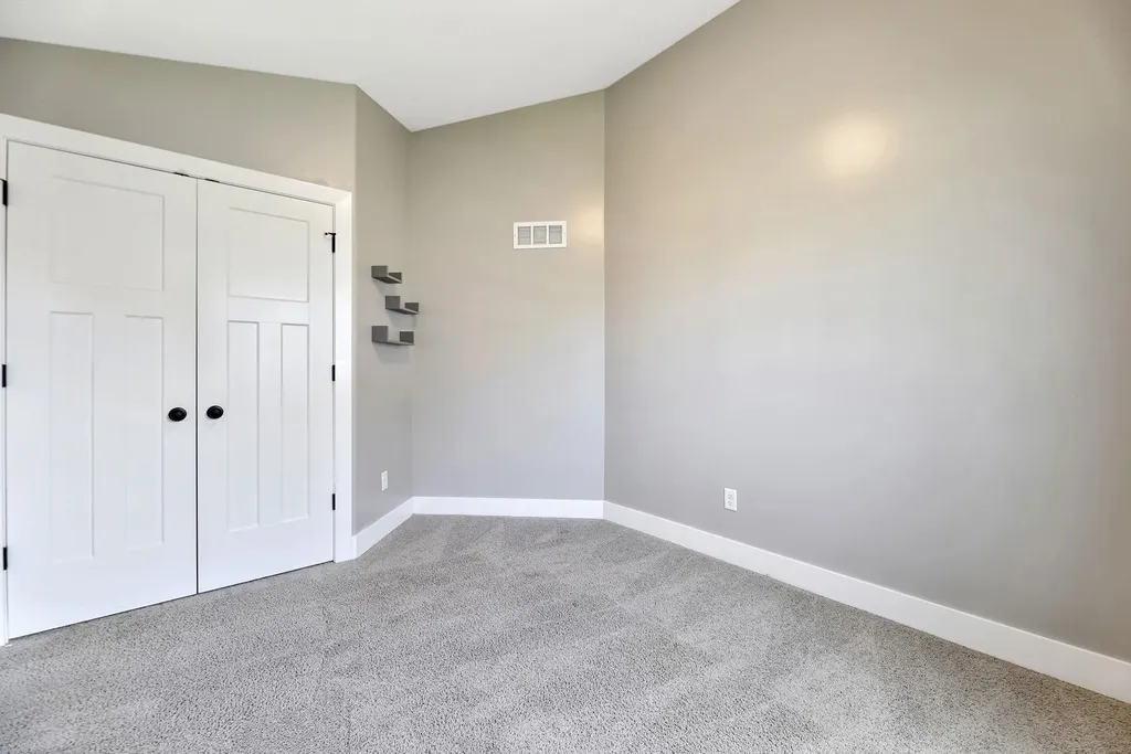 5381 N Pebblecreek Street Bel Aire KS 67226