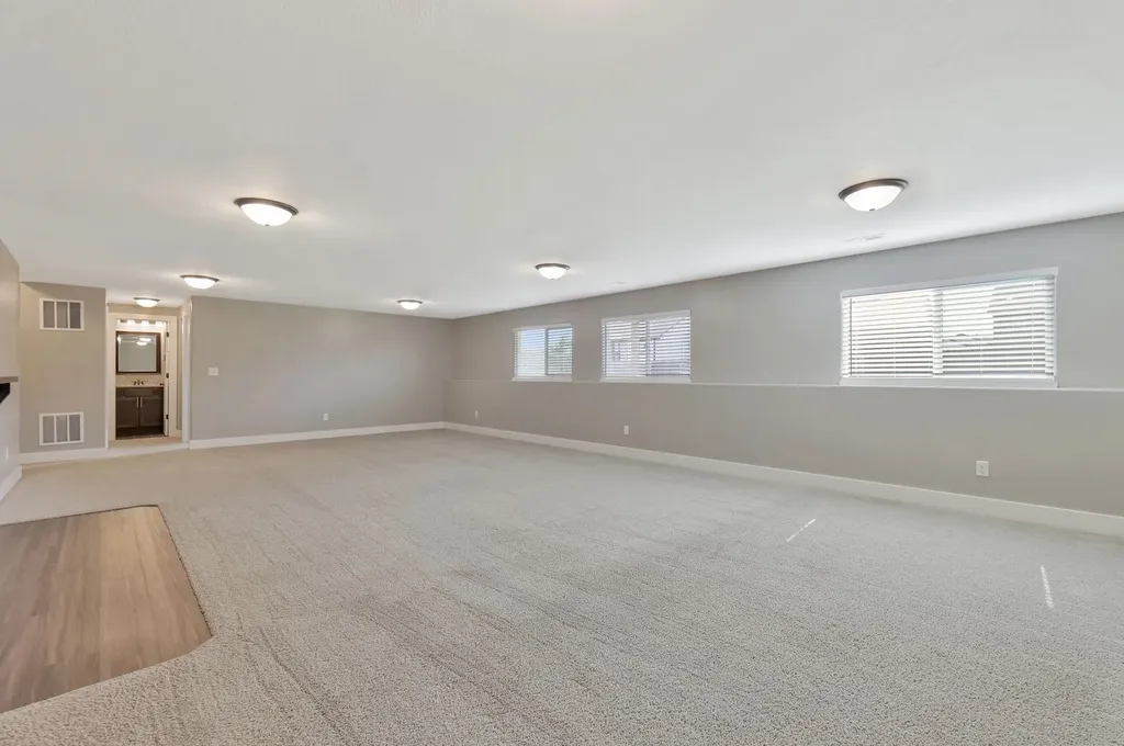5381 N Pebblecreek Street Bel Aire KS 67226