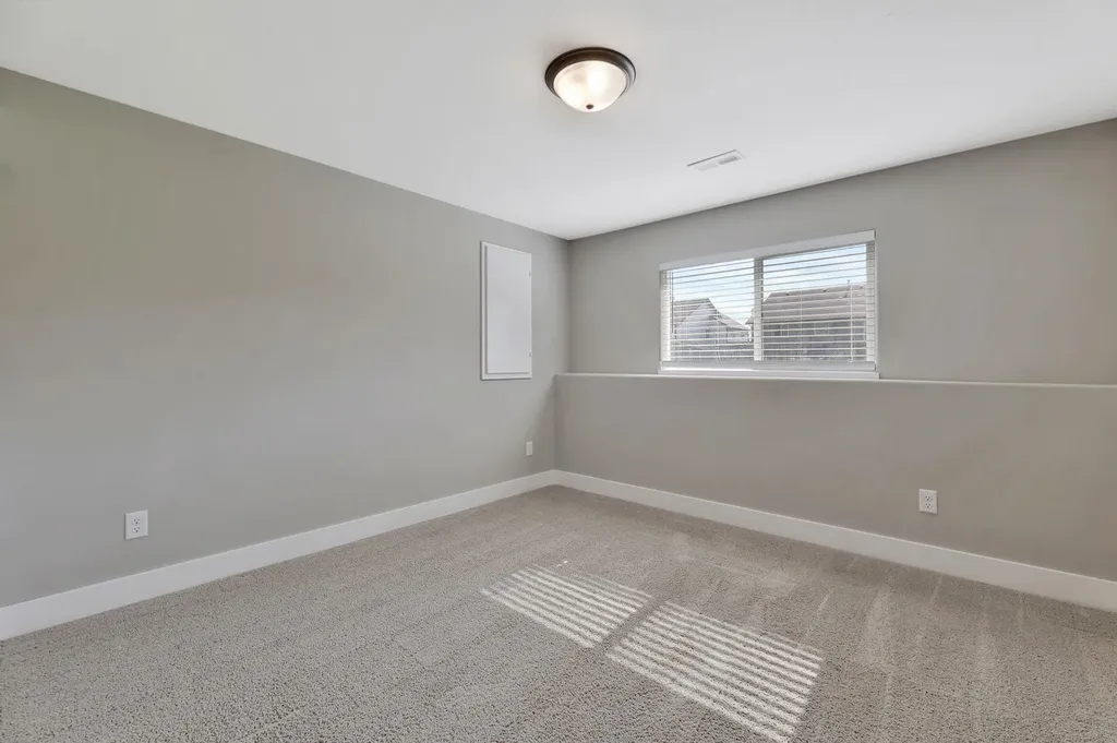 5381 N Pebblecreek Street Bel Aire KS 67226