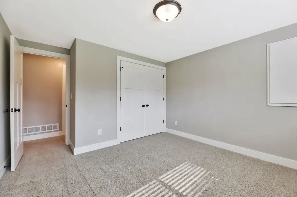 5381 N Pebblecreek Street Bel Aire KS 67226