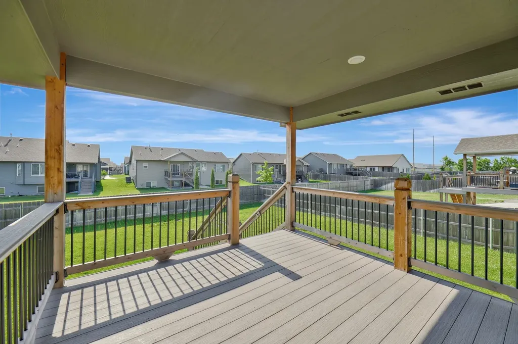 5381 N Pebblecreek Street Bel Aire KS 67226