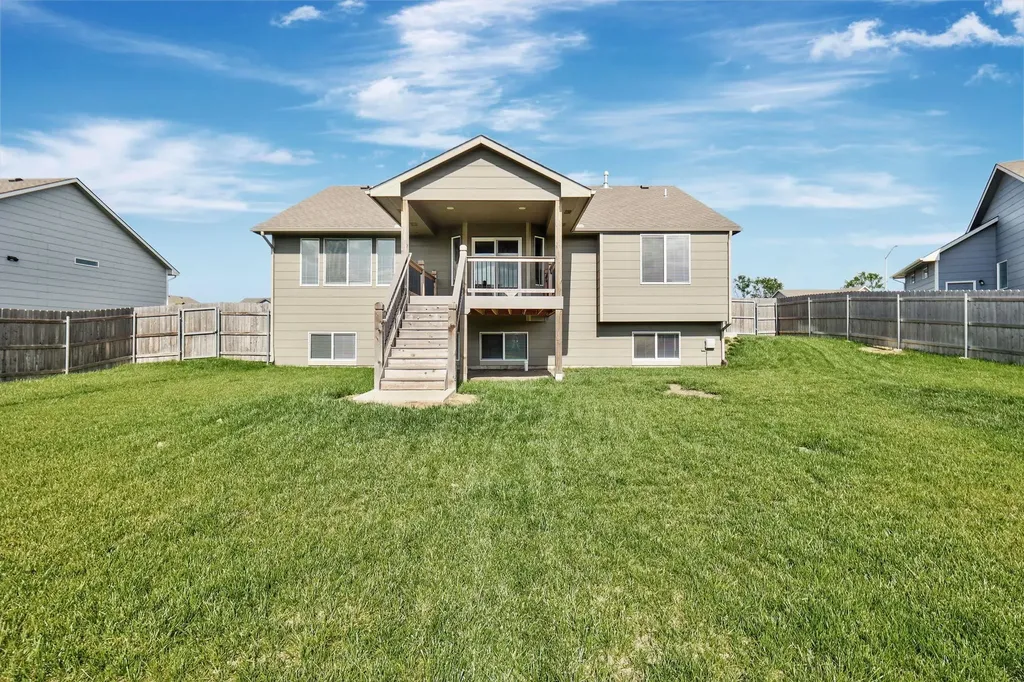 5381 N Pebblecreek Street Bel Aire KS 67226