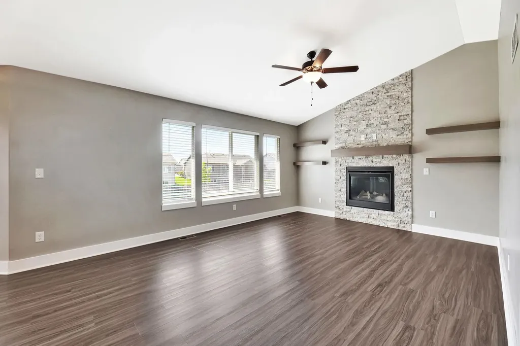5381 N Pebblecreek Street Bel Aire KS 67226