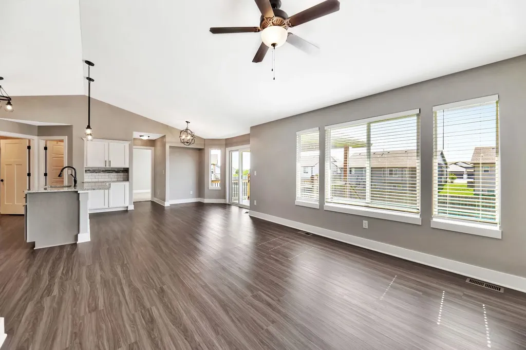 5381 N Pebblecreek Street Bel Aire KS 67226