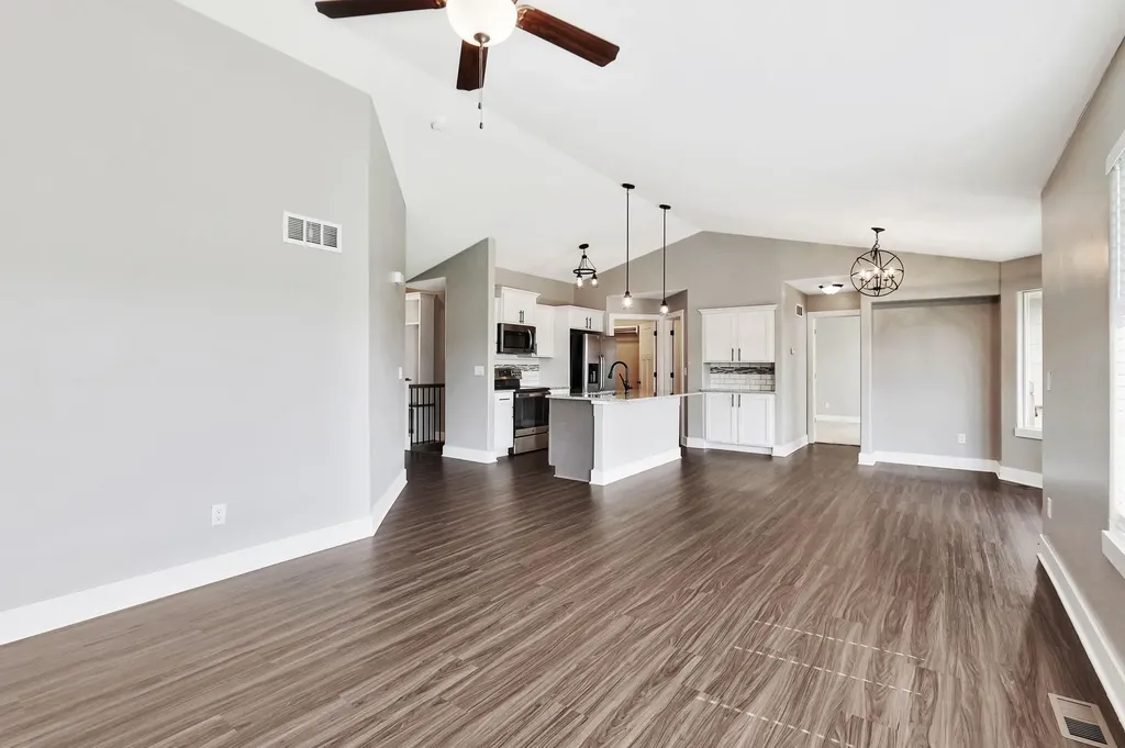 5381 N Pebblecreek Street Bel Aire KS 67226