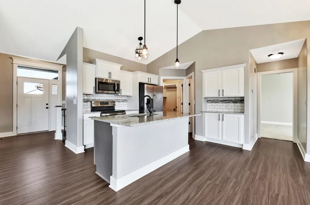 5381 N Pebblecreek Street Bel Aire KS 67226
