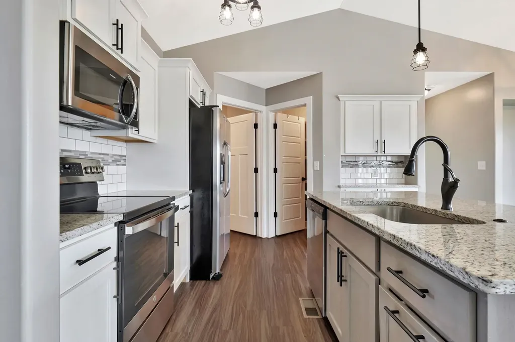 5381 N Pebblecreek Street Bel Aire KS 67226