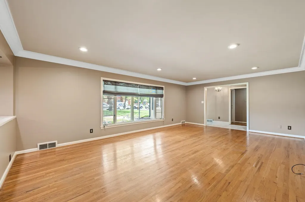 28 S Colonial Court Wichita KS 67207