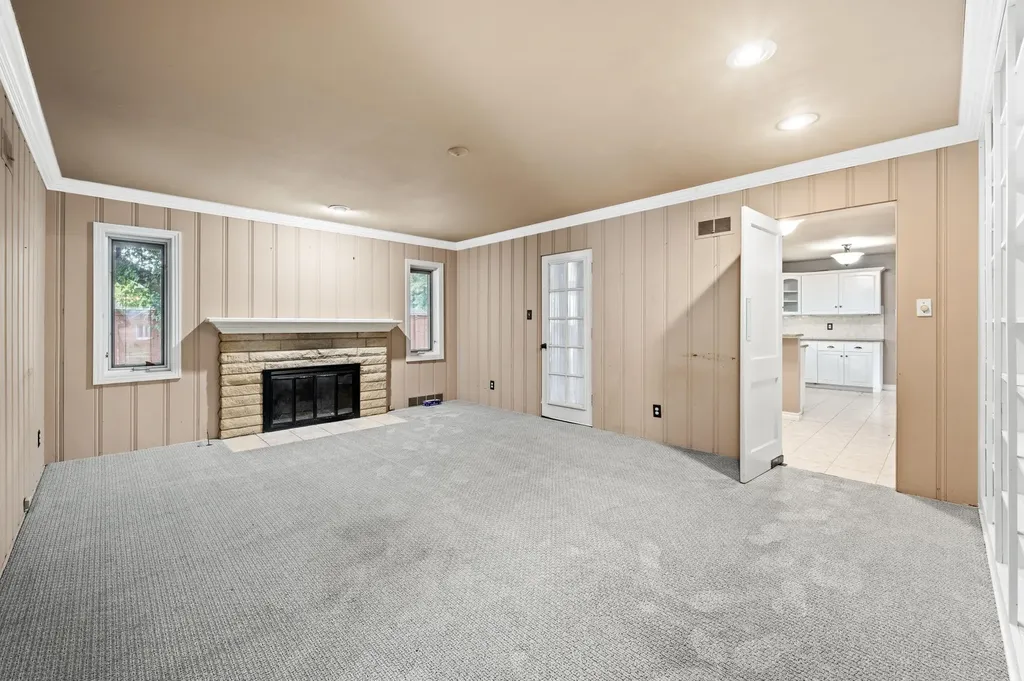 28 S Colonial Court Wichita KS 67207