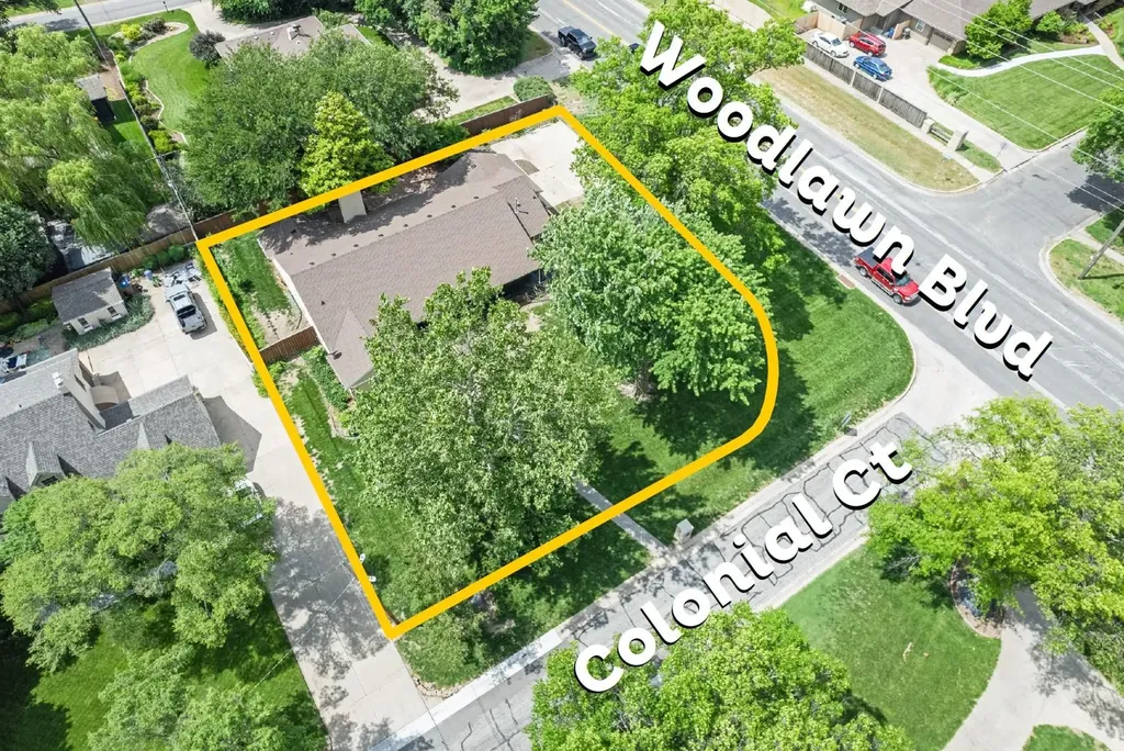 28 S Colonial Court Wichita KS 67207